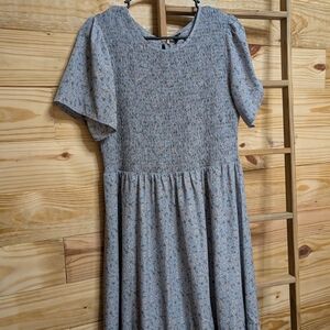 Chic Floral Midi Dress in Gray